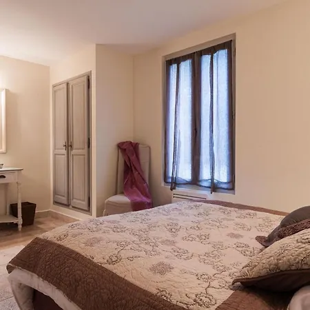 Mas Des Cedres Holiday home Menerbes